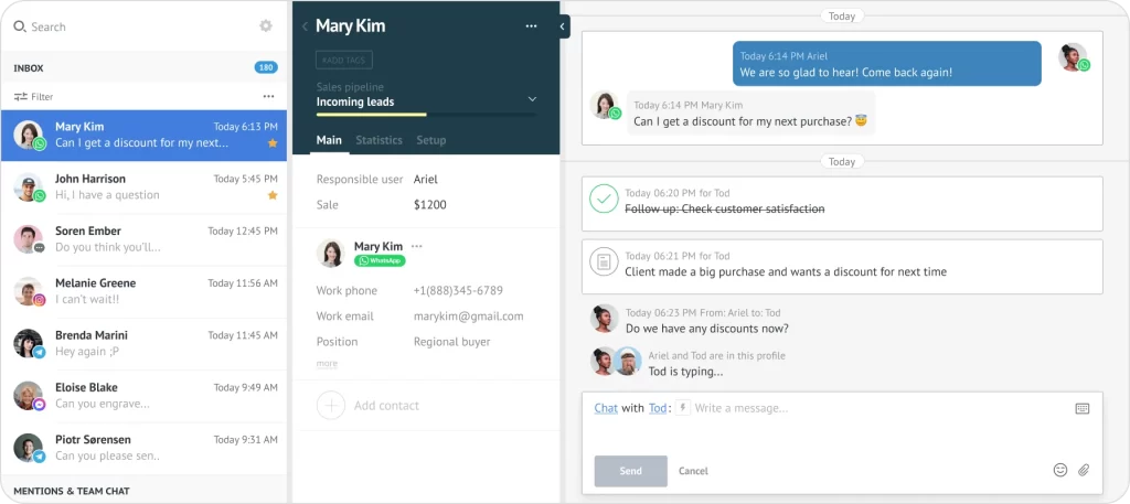 7 melhores CRM para WhatsApp para impulsionar suas vendas em 2025 Imagem de um chat online pela plataforma Kommo, solicitando um desconto para uma próxima compra. Interface apresenta detalhes de contatos e conversas.