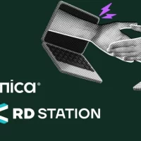 Imagem representando a integração de marketing digital com foco em estratégias orgânicas e uso do RD Station para automação de Marketing.