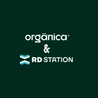 Imagem do logo com as palavras 'orgânica & RD Station' em destaque, representando integração e estratégias de marketing digital orgânico com a plataforma RD Station.