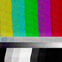 Tela de teste de cores de televisão com barras verticais coloridas e estática visual
